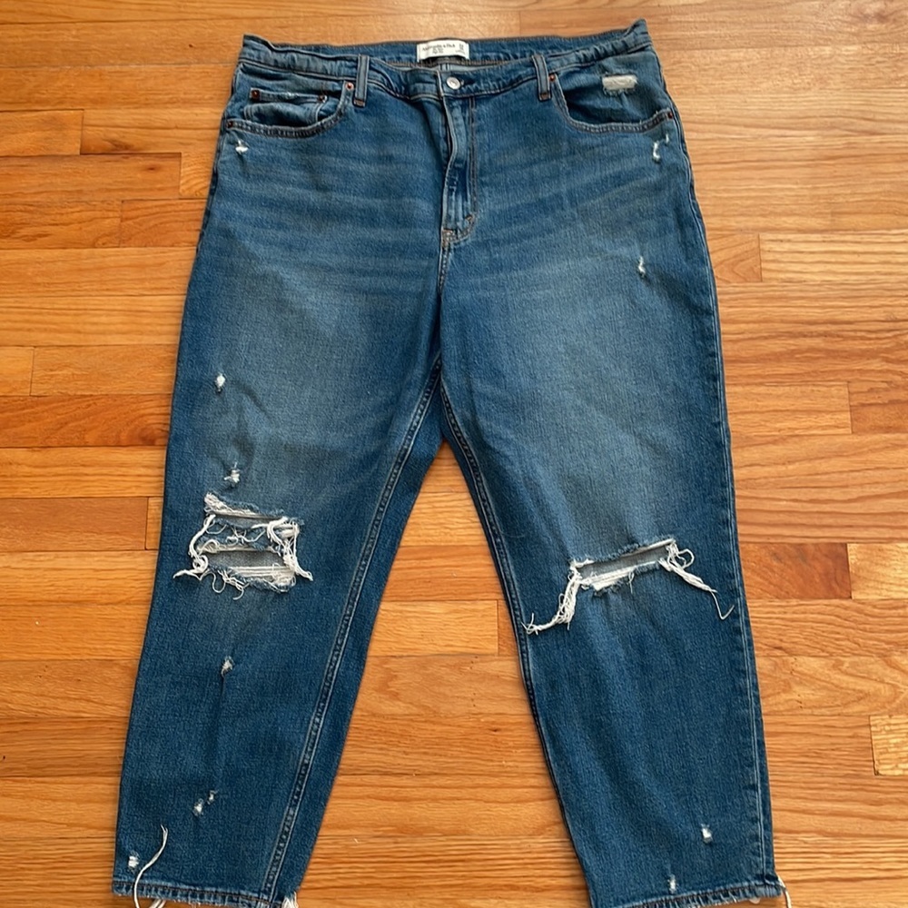 Abercrombie & Fitch High Rise Mom Jean Blue Distressed Destroyed Denim 18R A3